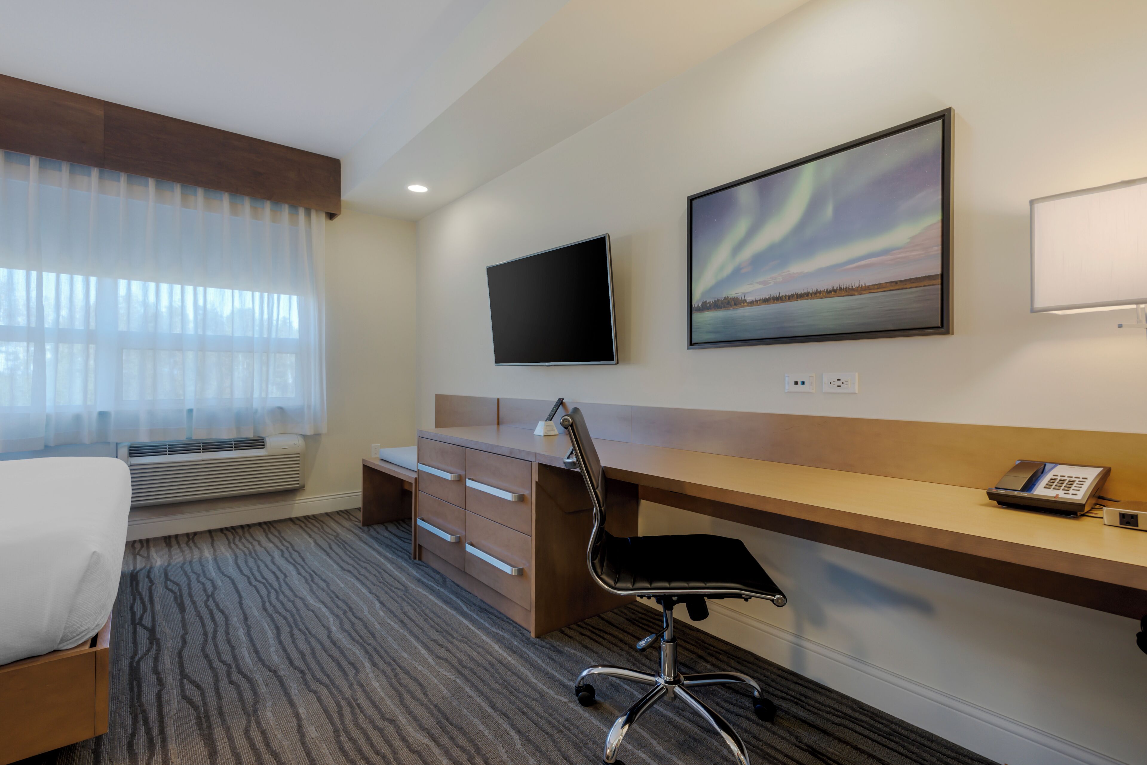 standard room, 1 king bed, non smoking, kitchenette (shower only) | premium bedding, in-room safe, desk, laptop workspace