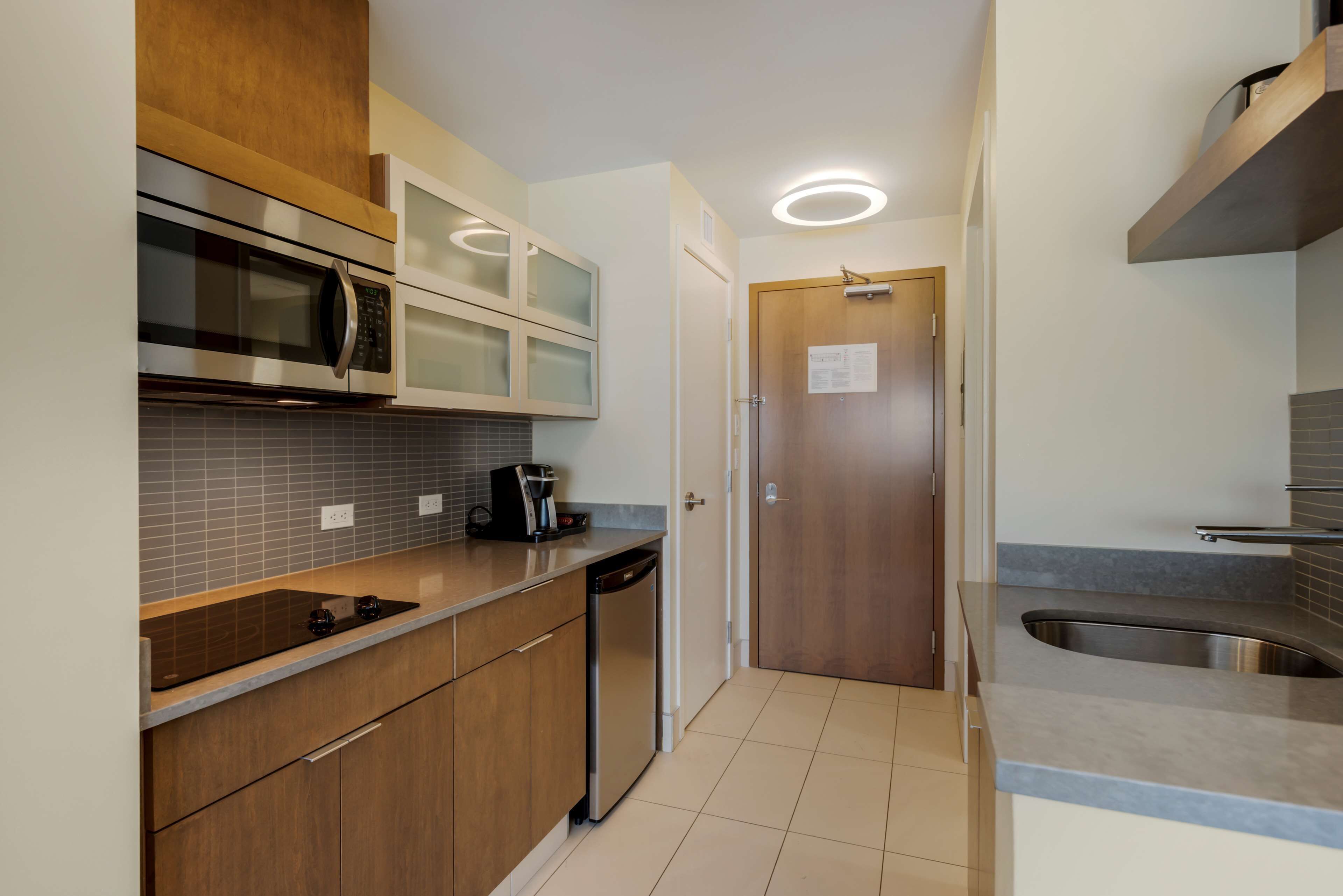 suite, 1 king bed, non smoking, kitchenette (shower only) | private kitchenette | mini-fridge, microwave, coffee/tea maker