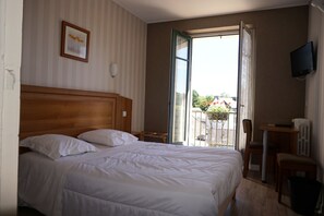 1 habitación, escritorio, cortinas blackout y cunas gratuitas