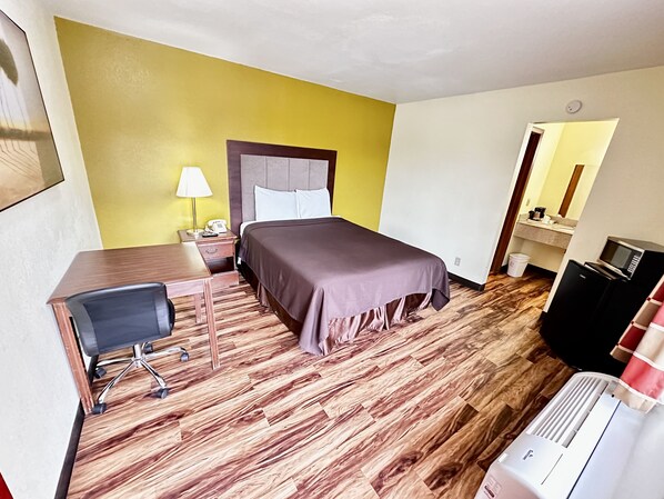 เครื่องนอนระดับพรีเมียม, ผ้านวมขนเป็ด, เตียงเมมโมรีโฟม, โต๊ะทำงาน