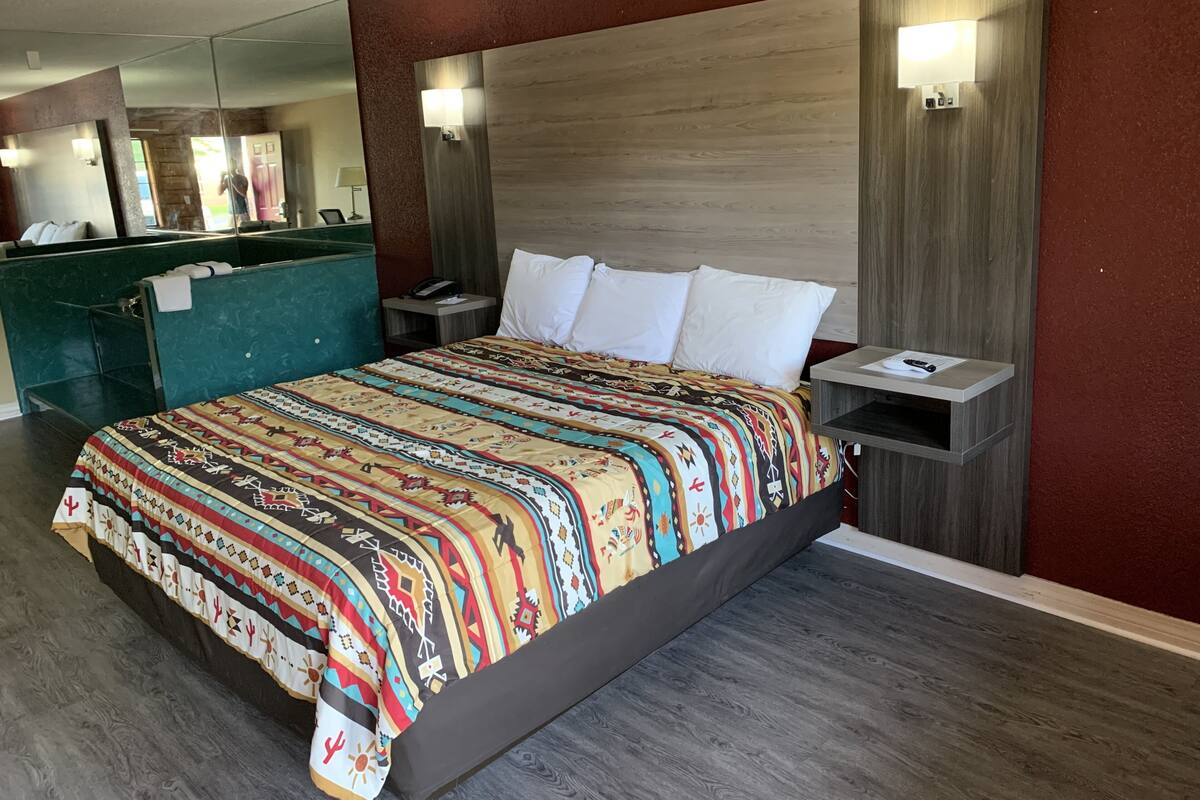 Room, 1 King Bed, Jetted Tub | Desk, iron/ironing board, WiFi (free), individually decorated