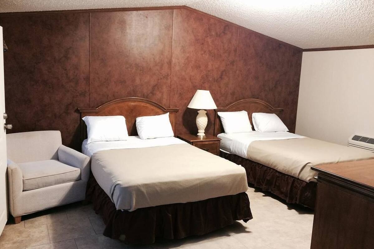 Double Deluxe Suite | Premium bedding, desk, WiFi (free), bed sheets