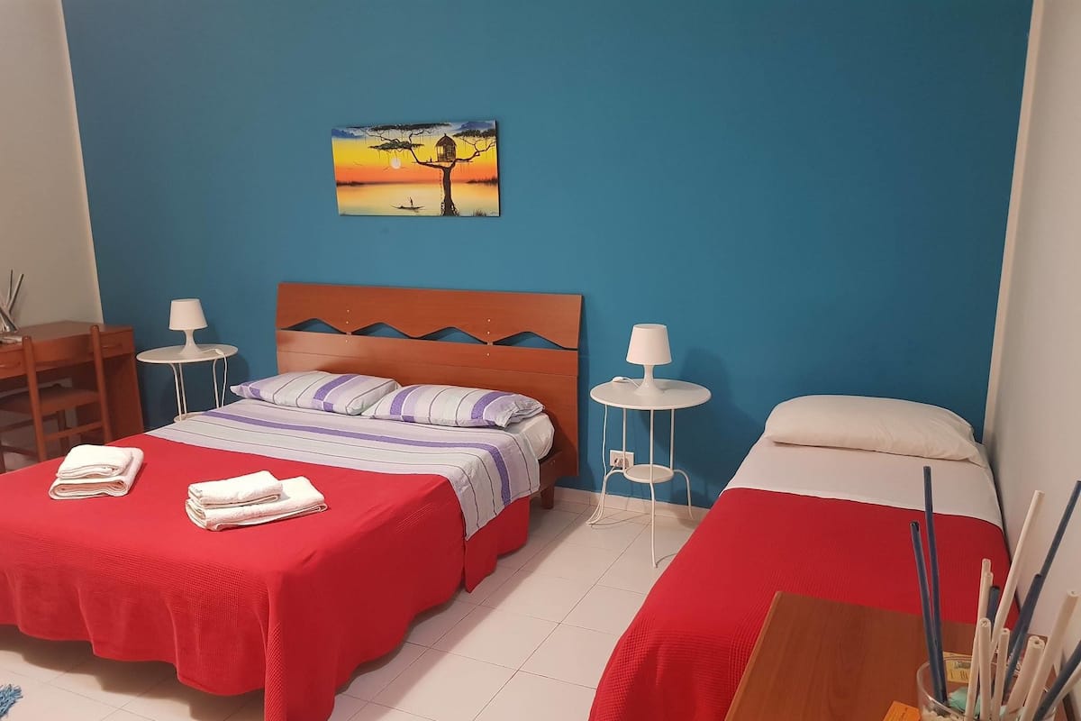 Chambre Quadruple, salle de bains privée (external) | Couette en duvet d'oie, bureau, Wi-Fi gratuit, draps fournis