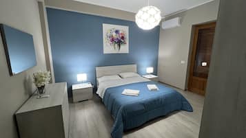 Down duvets, desk, free WiFi, bed sheets