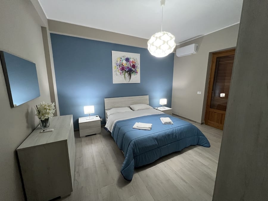 Down duvets, desk, free WiFi, bed sheets