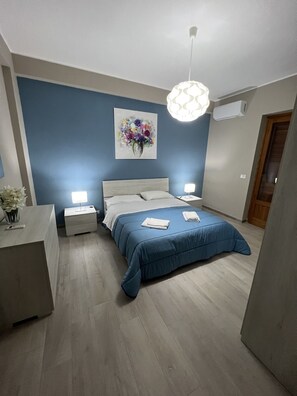 Down comforters, desk, free WiFi, bed sheets - The Artists (Acireale)