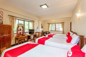 Escritorio, wifi gratis y ropa de cama