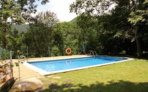 Seasonal outdoor pool