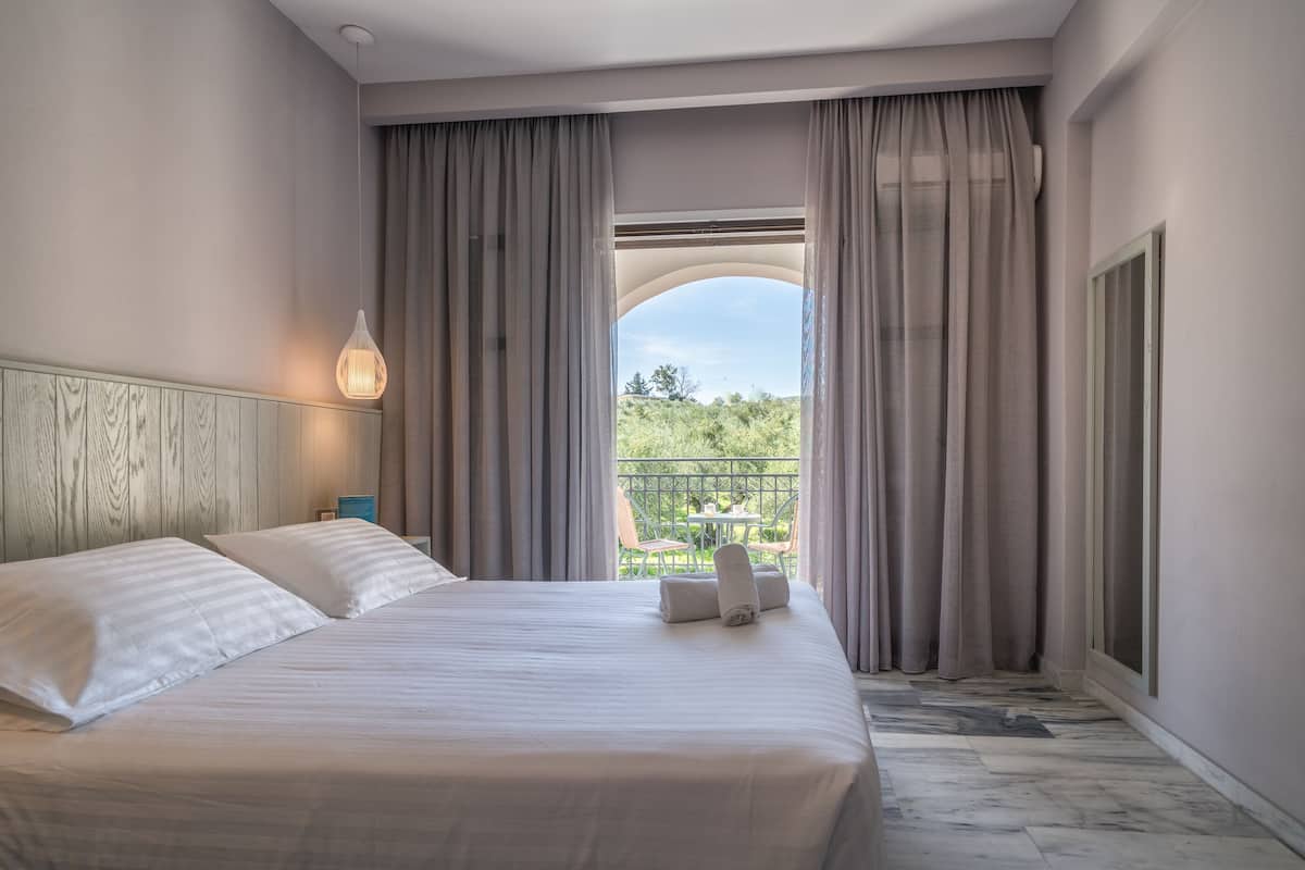 In-room safe, desk, free WiFi, bed sheets