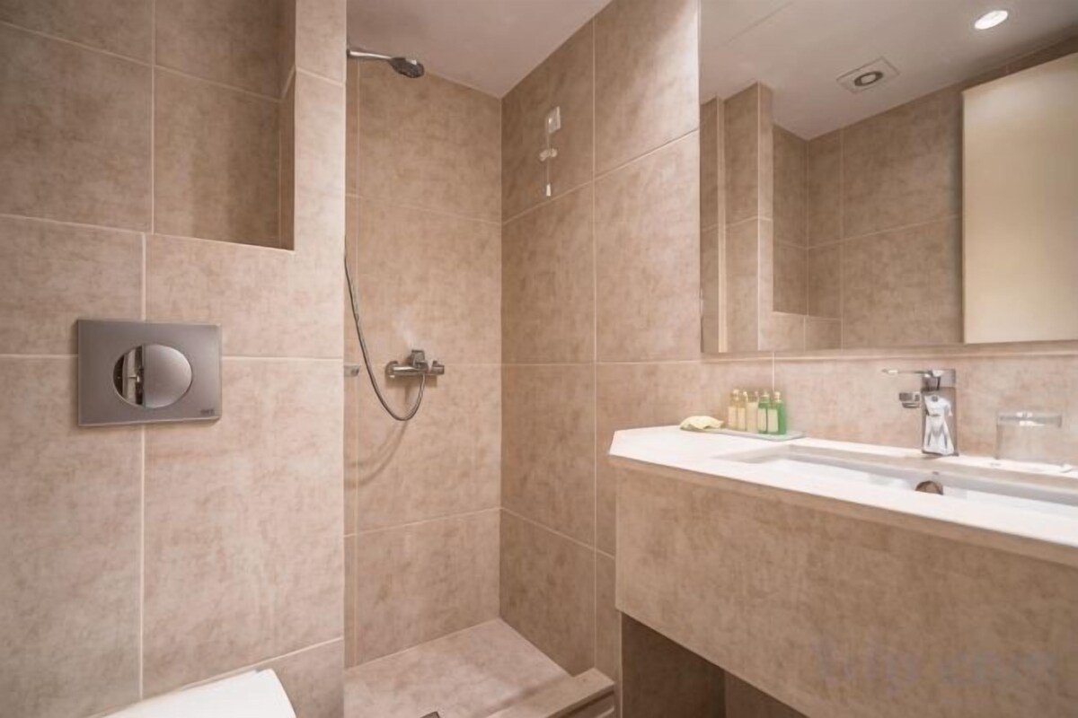 Bathroom | Designer toiletries, hair dryer, towels