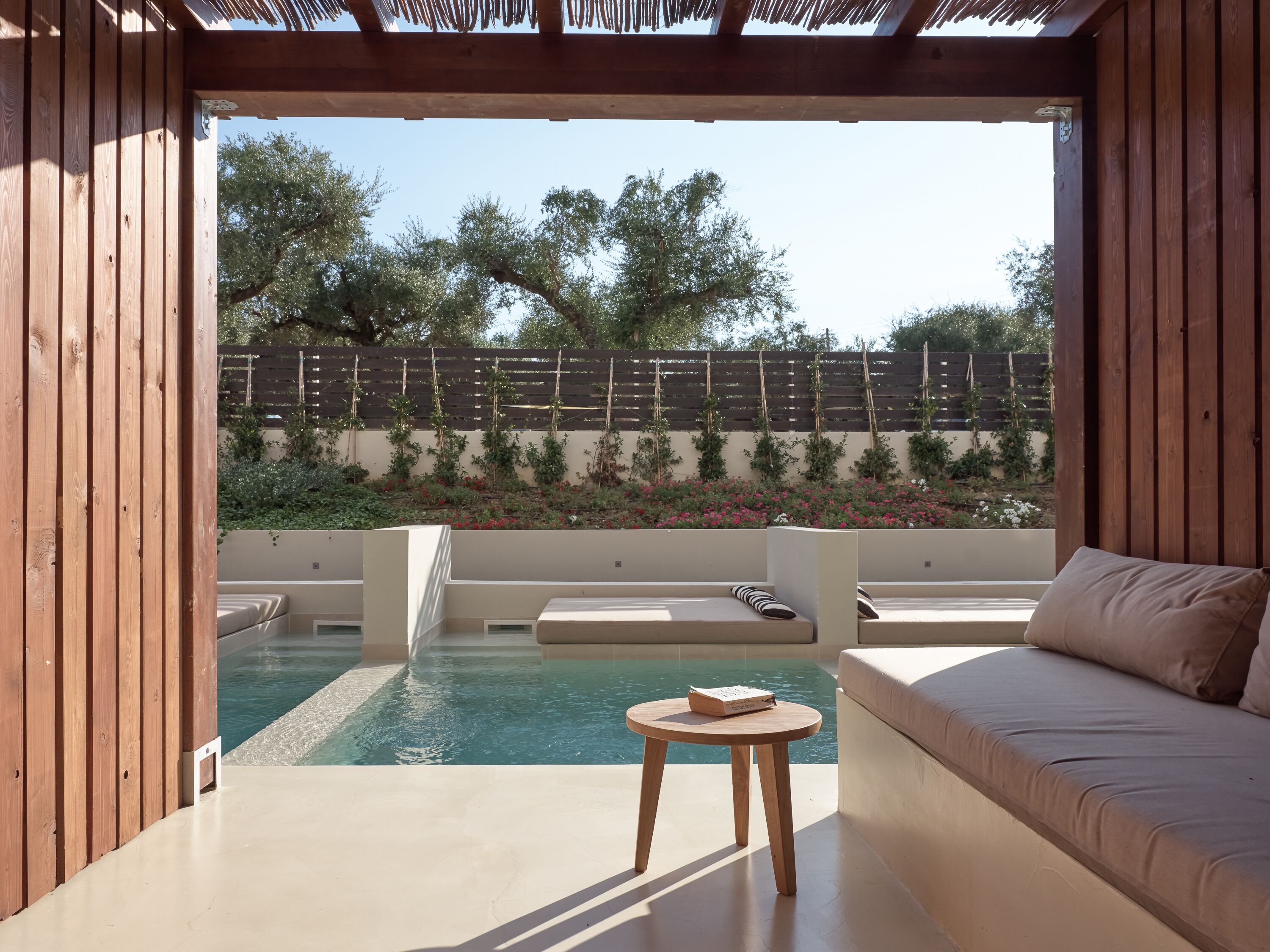 Habitación superior (Swim up) | Caja fuerte, escritorio, wifi gratis y ropa de cama