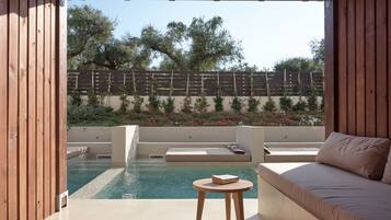 Habitación superior (Swim up) | Caja fuerte, escritorio, wifi gratis y ropa de cama