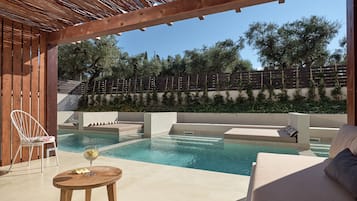 Swim Up Junior Suite, Sharing pool | Terraza o patio