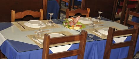 Frühstück, Mittagessen und Abendessen