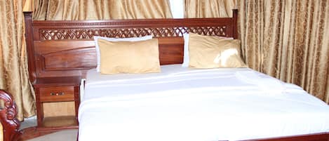 Desk, blackout drapes, iron/ironing board, free WiFi