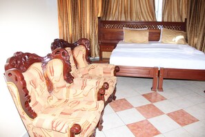 Comfort-huone, 1 suuri parisänky, kaupunkinäköala | Huoneen varustelu