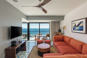 Phòng Suite, quang cảnh biển (Thompson) | Khu phòng khách | TV, iPod dock 