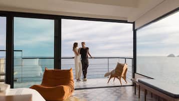 جناح بانوراما - بمنظر للمحيط (Plunge Pool) | ملاءات من القطن المصري وأغطية فراش متميزة وألحفة محشوة بالريش