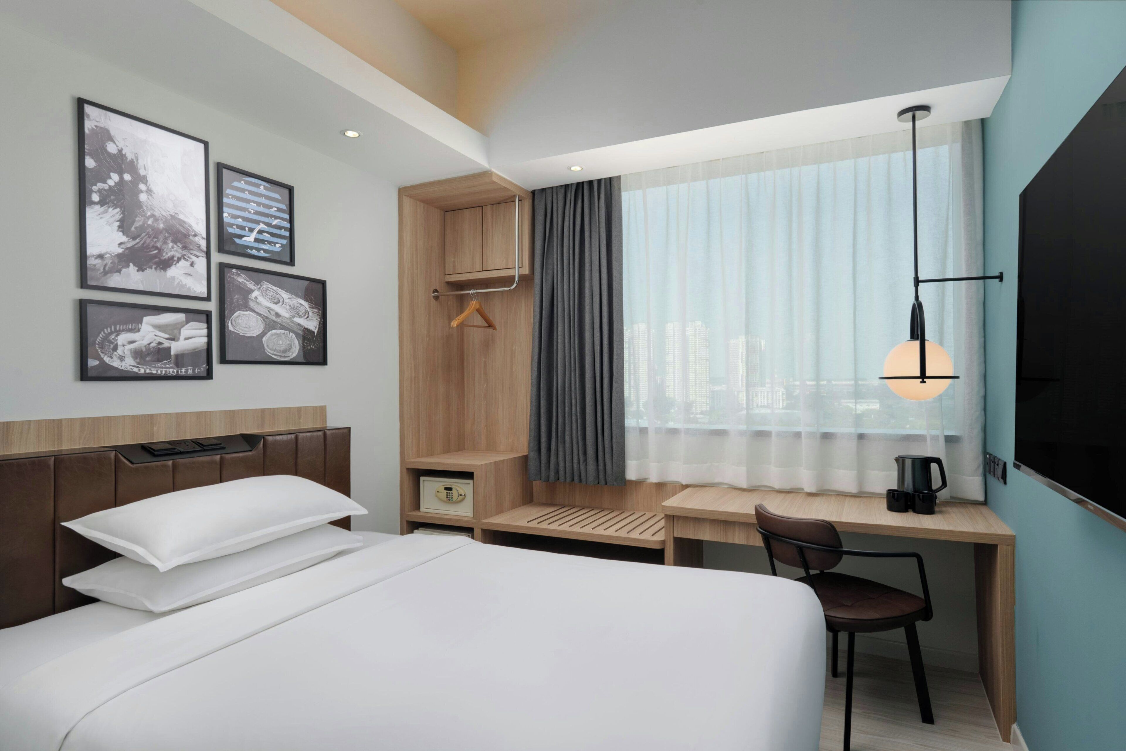 Superior Room, 1 Queen Bed | In-room safe, free WiFi, bed sheets