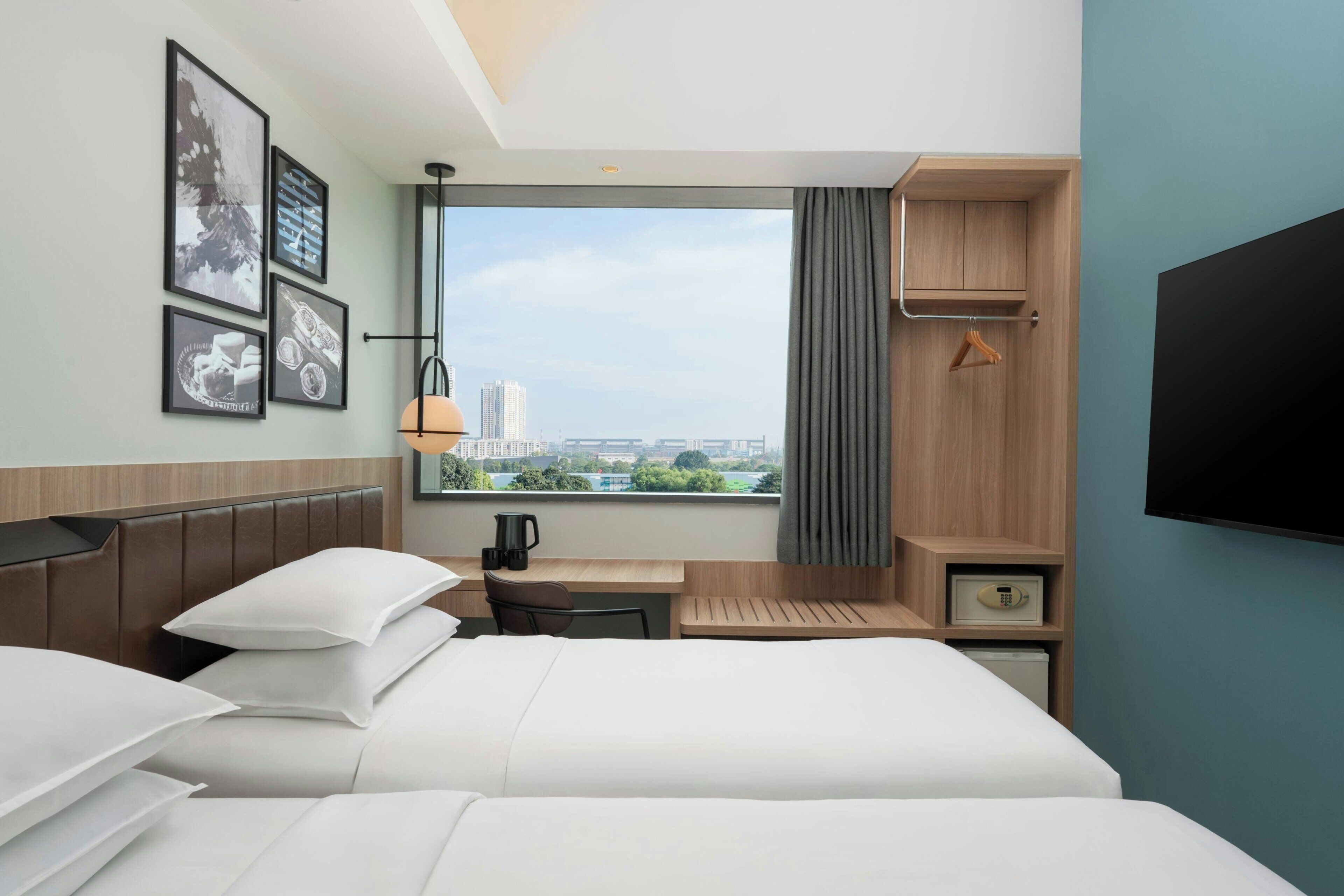 Deluxe Room, 2 Single Beds | In-room safe, free WiFi, bed sheets