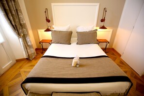 Habitació superior, balcó (Comfort) | Roba de llit d'alta qualitat, minibar i caixa forta a l'habitació 