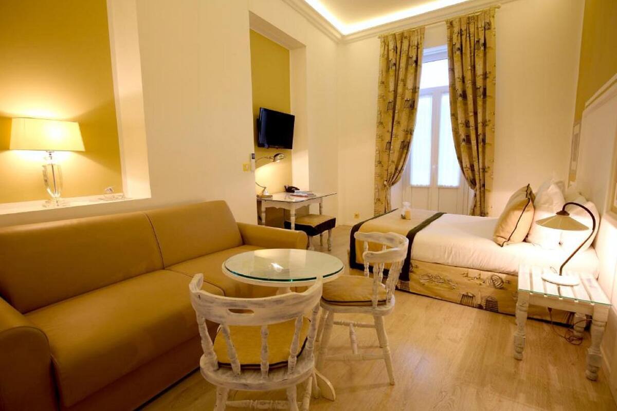 Family Room | Premium bedding, minibar, in-room safe, desk