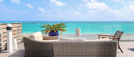 Aan het strand, cabana's (toeslag), ligstoelen aan het strand