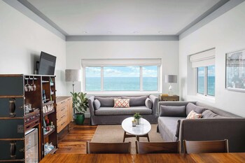 Suite, 1 King Bed with Sofa bed (One Bedroom Oceanfront) | Premium bedding, down comforters, pillowtop beds, minibar at Nautilus Sonesta Miami Beach