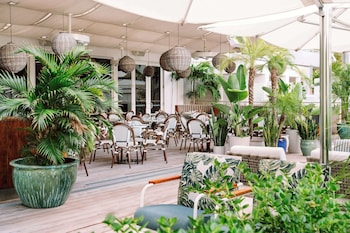 Breakfast, lunch, dinner served; Mediterranean cuisine, pool views  at Nautilus Sonesta Miami Beach