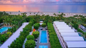 A resort with a swimming pool, beach, and palm trees. - Nautilus Sonesta Miami Beach (Miami Beach)