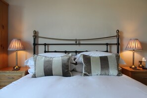 Habitación doble estándar (King Sized bed) | Ropa de cama de alta calidad y decoración personalizada