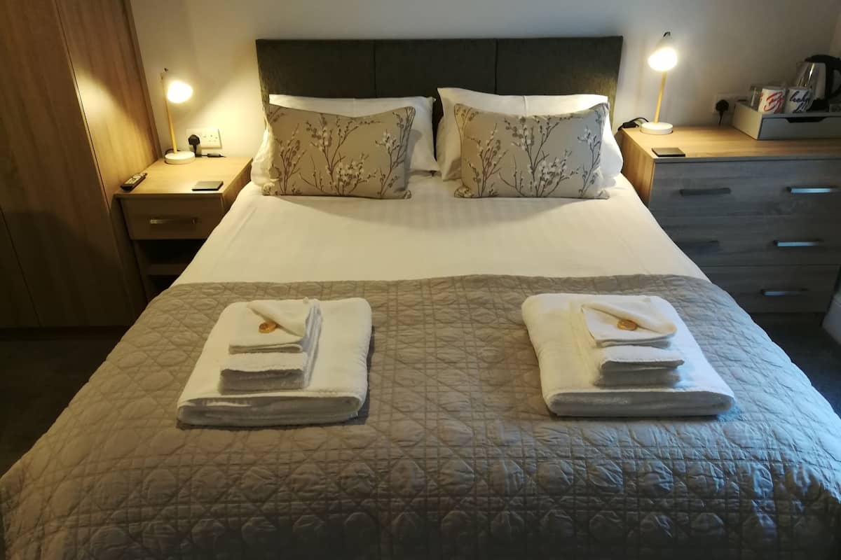 Double Room, Garden View (Room 4) | Iron/ironing board, WiFi (free), bed sheets