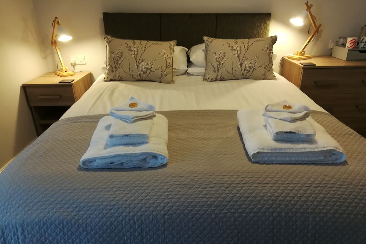 Double Room (Room 3) | Iron/ironing board, WiFi (free), bed sheets