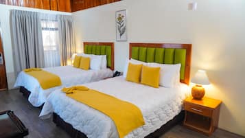 Guaria 2 Queen Bed | Premium bedding, desk, soundproofing, free WiFi