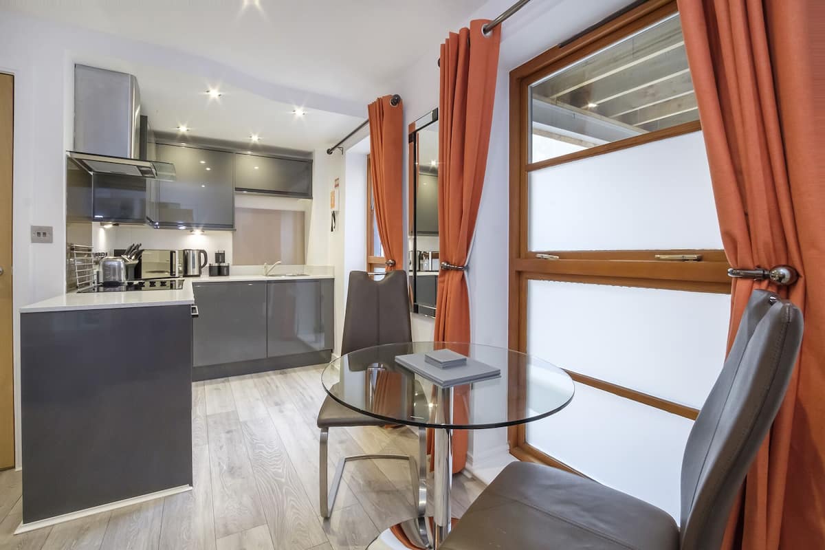 Appartement, 1 slaapkamer (Ground Floor) | Dineren in de kamer