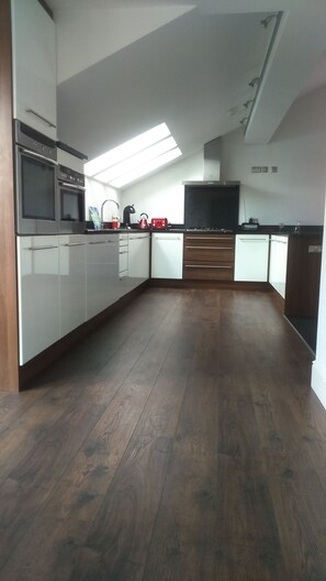 Deluxe Apartment, 2 Bedrooms, Terrace (Apartment 7 sleeps 10) | Private kitchen