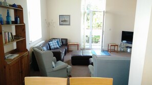 家庭公寓, 2 间卧室, 双浴室 (Apartment 2,  Can sleep 7) | 起居区 | 平板电视、DVD 播放器