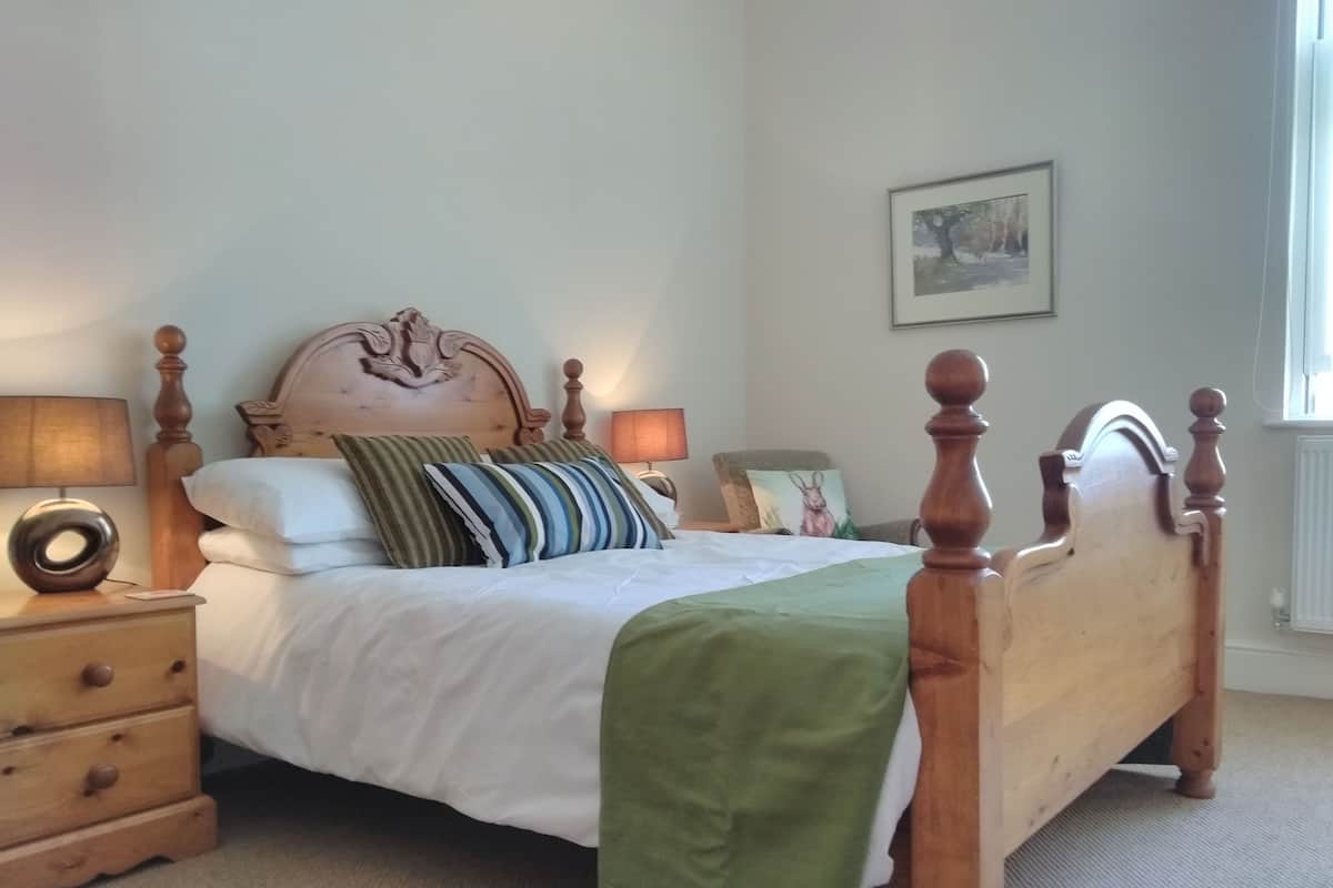 Family Apartment, 2 Bedrooms, 2 Bathrooms (Apartment 2, Can sleep 7) | 2 bedrooms, individually furnished, desk, laptop workspace