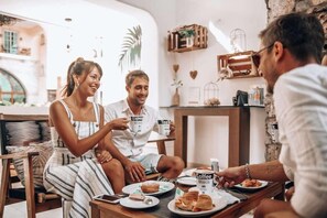 Breakfast served - Hotel Maria Candelaria (Playa del Carmen)