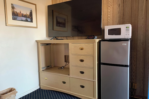 Desk, WiFi (free), bed sheets