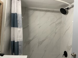 花灑/浴缸組合、免費梳洗用品、風筒、提供毛巾