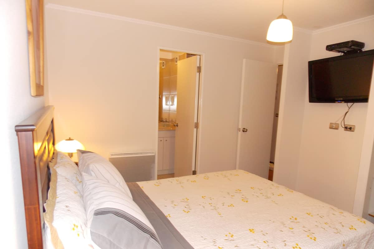 2 bedrooms, premium bedding, pillow-top beds, in-room safe