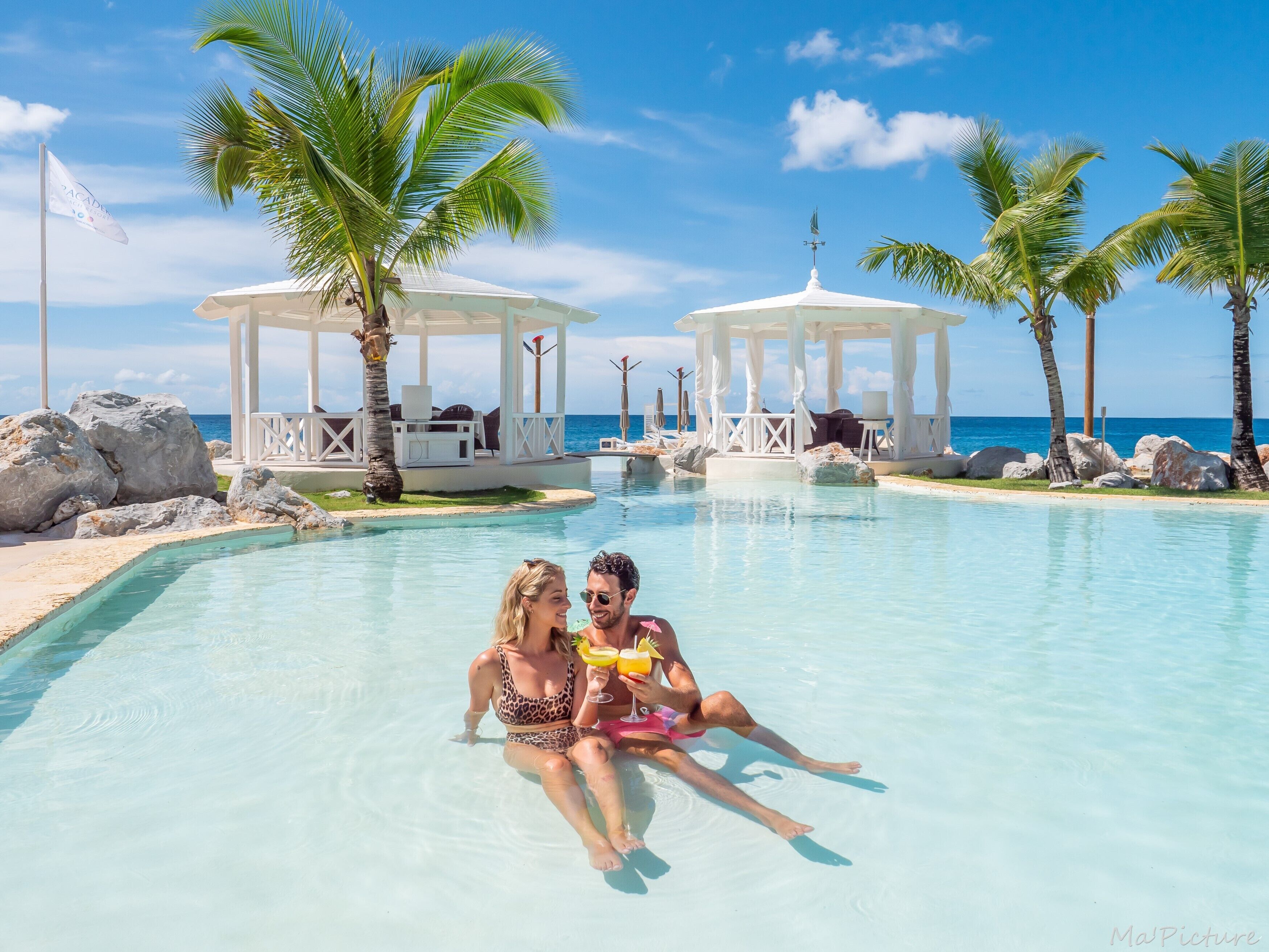 7 座室外游泳池