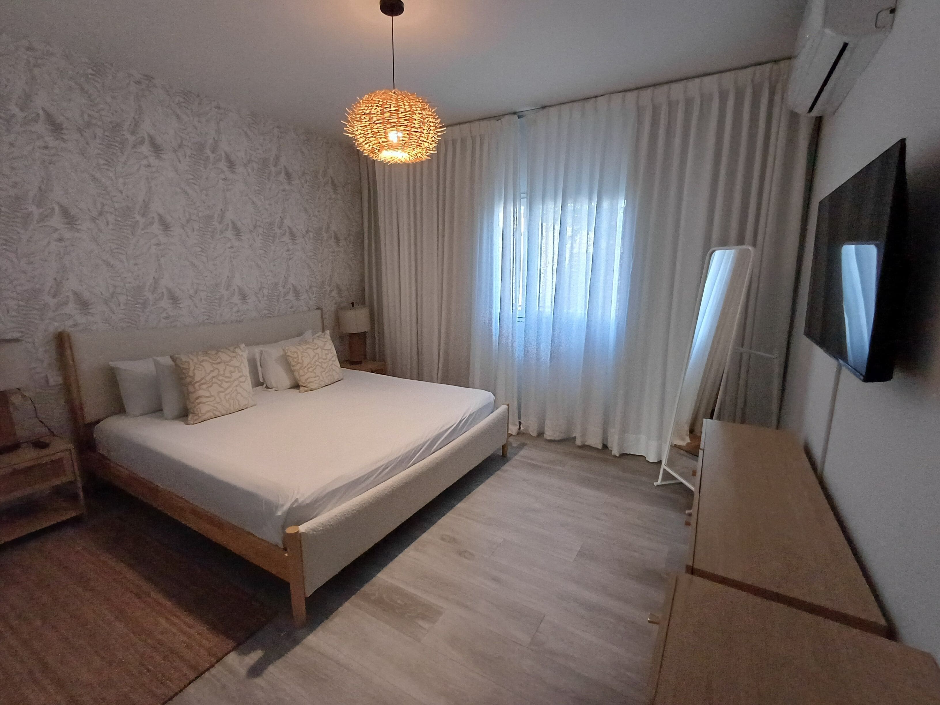 Leilighet – deluxe | Dundyner, minibar, safe på rommet og individuelt dekorert