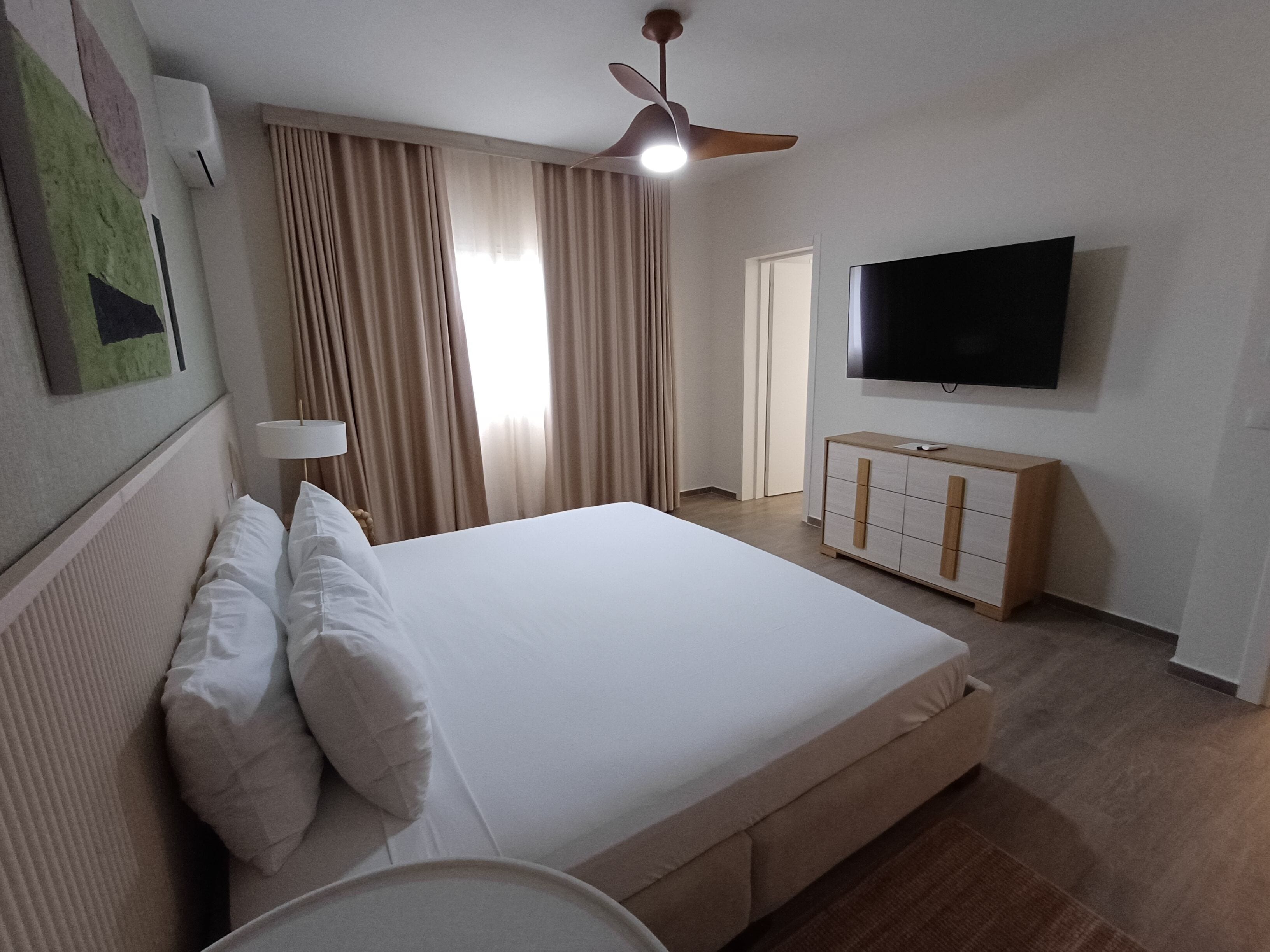 Leilighet – deluxe | Dundyner, minibar, safe på rommet og individuelt dekorert