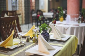 Food and drink - Hotel Bab Mansour (Meknes)