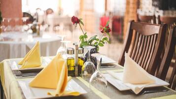 Desayuno continental (MAD 40 por persona)