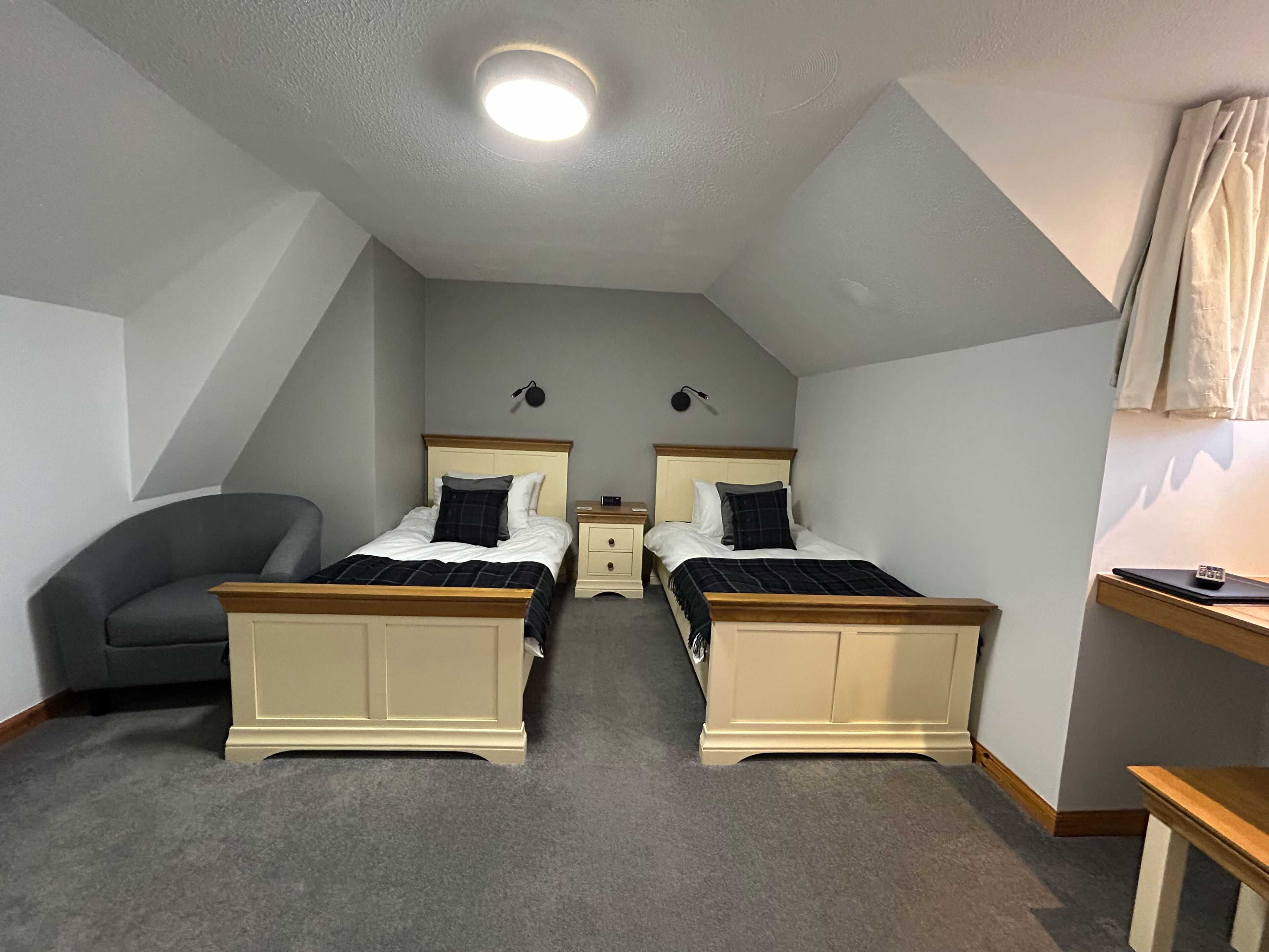Habitación estándar con 2 camas individuales | Cunas gratuitas, wifi gratis y ropa de cama 