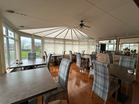 Desayuno completo incluido todos los días . Karrawa Guest House