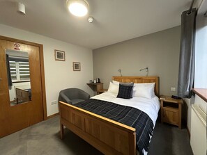 Dobbeltrom – standard (Small) | Barnesenger (inkludert), wi-fi (inkludert) og sengetøy